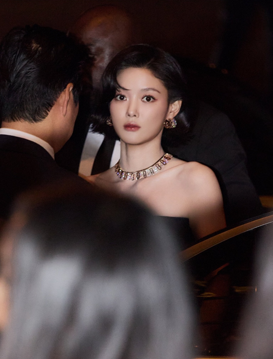 헤어스타일은 어떻게 연출했을까?