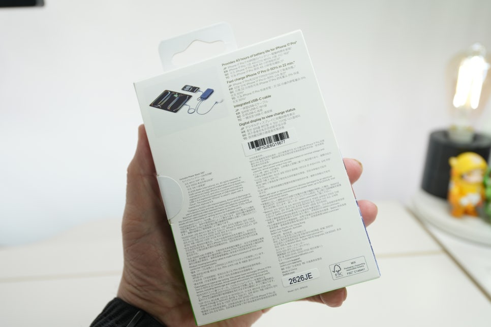 벨킨 10000mAh 45W 케이블 일체형 고속 충전 보조배터리, 맥북과 아이폰18프로맥스에 연결해보니