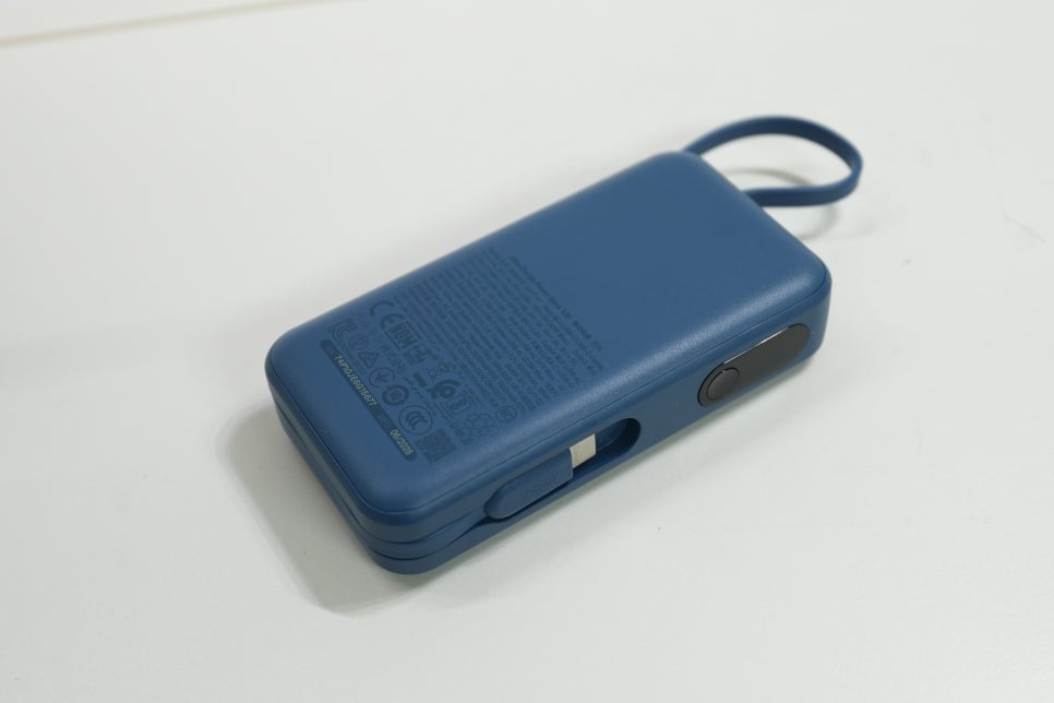 벨킨 10000mAh 45W 케이블 일체형 고속 충전 보조배터리, 맥북과 아이폰18프로맥스에 연결해보니
