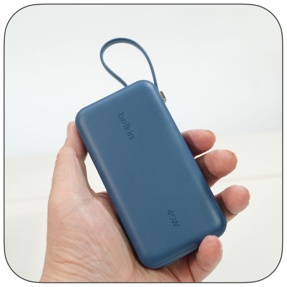 벨킨 10000mAh 45W 케이블 일체형 고속 충전 보조배터리, 맥북과 아이폰18프로맥스에 연결해보니