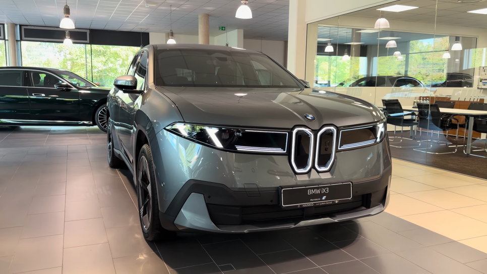 이게 왜..? 국내에서 없어서 못판다는 신형 BMW iX3｜놓치기 쉬운 변화는?