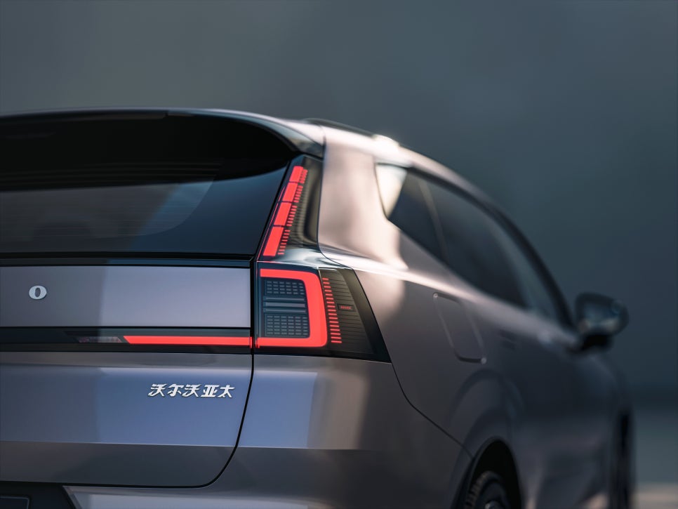 전기로만 200km 넘게? 주유소 덜 가는 SUV 볼보 XC70