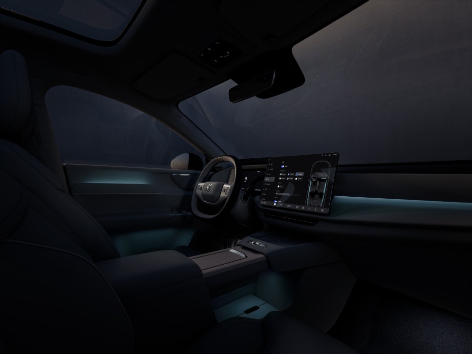 전기로만 200km 넘게? 주유소 덜 가는 SUV 볼보 XC70