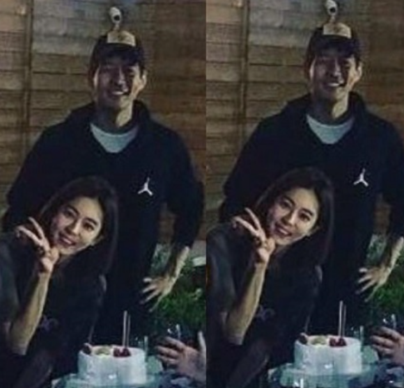 두 사람의 근황의 배경은 무엇일까?