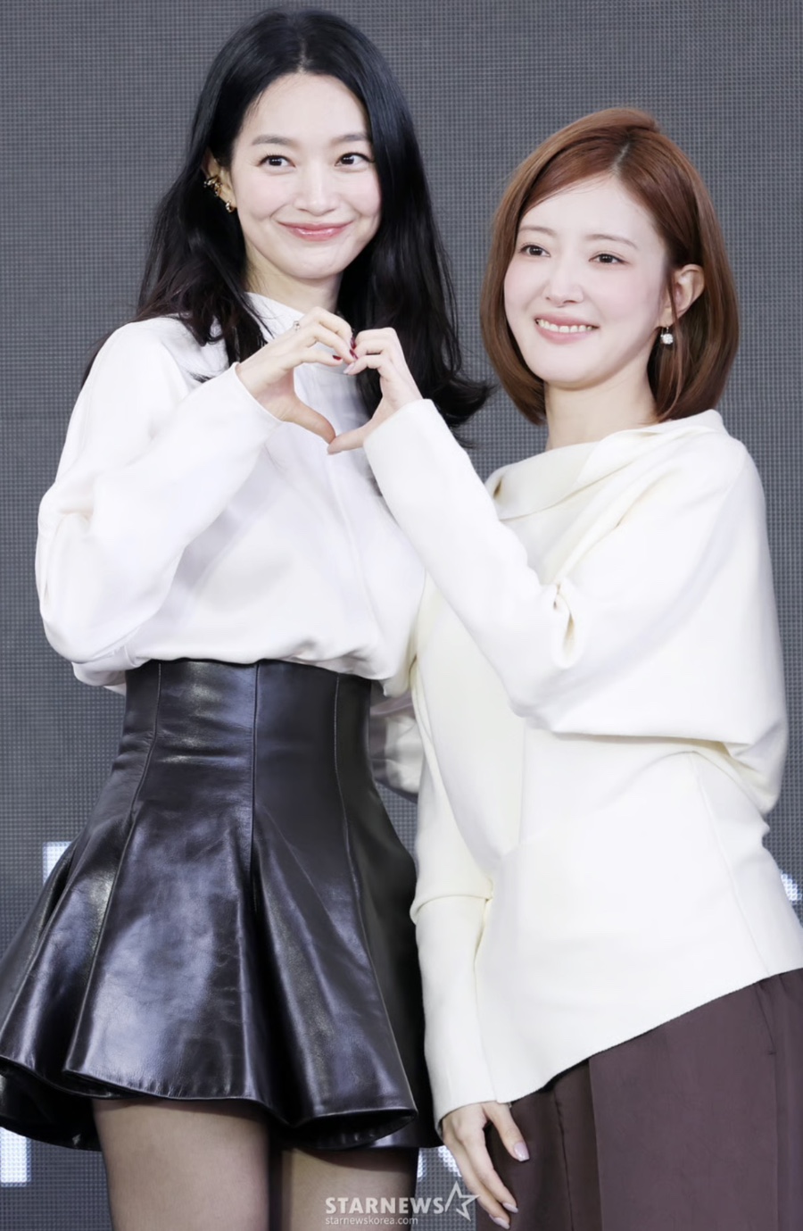 신민아 옆에 서니 3등신 굴욕.. 9살 어린 연예인 스커트 패션|어떤 내용이 담겼나?