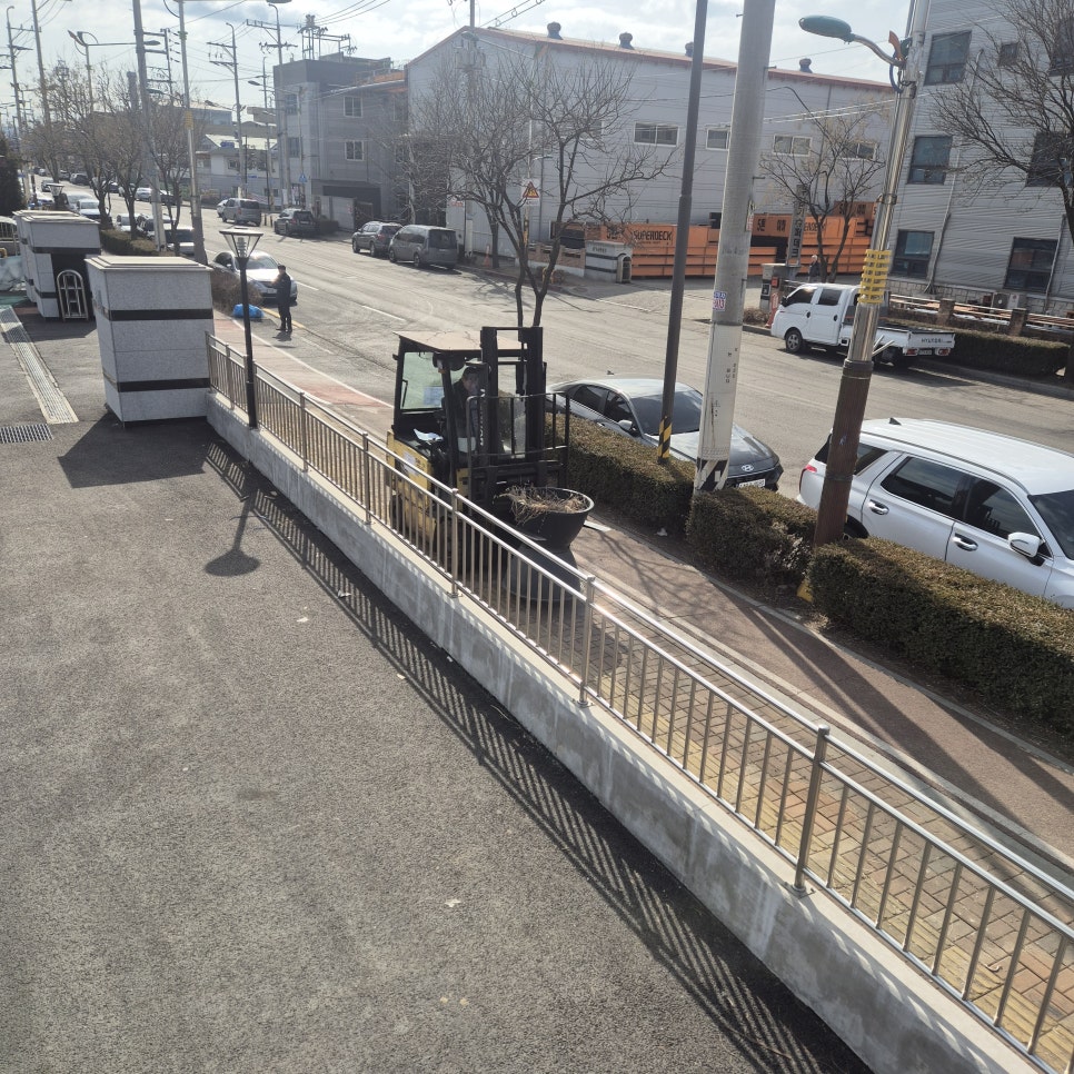안산 폐기물 처리 작업 사례, 본오동 제조업체 대형 화분 2.5톤 트럭 수거