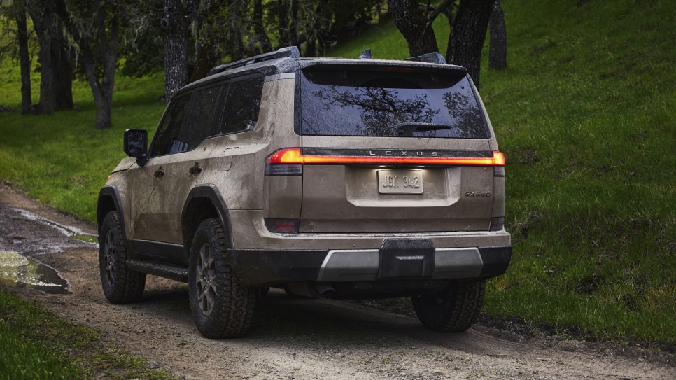 얌전한 차인 줄 알았는데… 각진 차체에 V6 터보 품은 렉서스 GX 550
