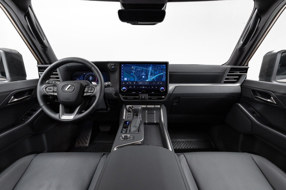 얌전한 차인 줄 알았는데… 각진 차체에 V6 터보 품은 렉서스 GX 550