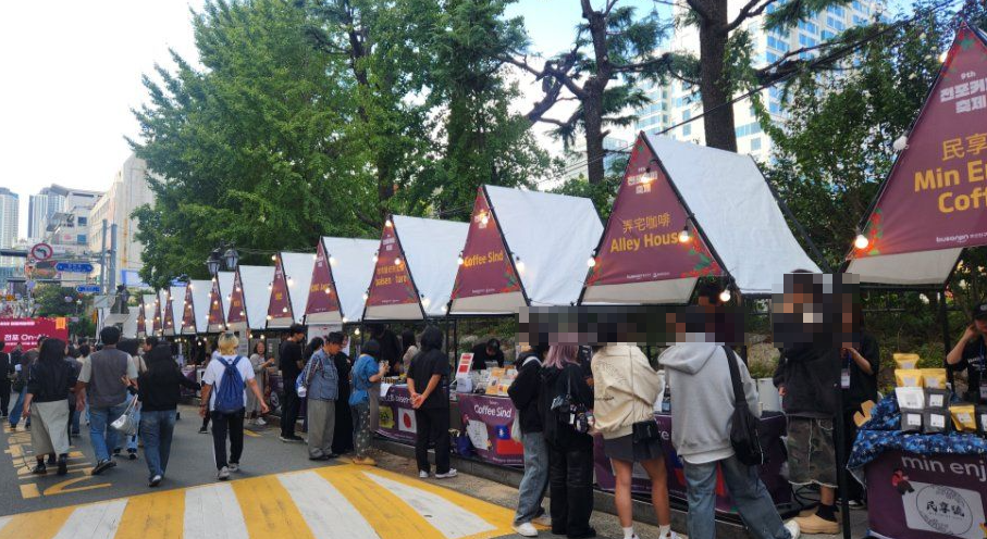 전포커피축제 거리 부스 전경 — 전포카페거리 축제 현장