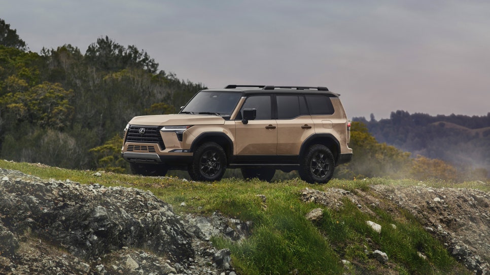 얌전한 차인 줄 알았는데… 각진 차체에 V6 터보 품은 렉서스 GX 550
