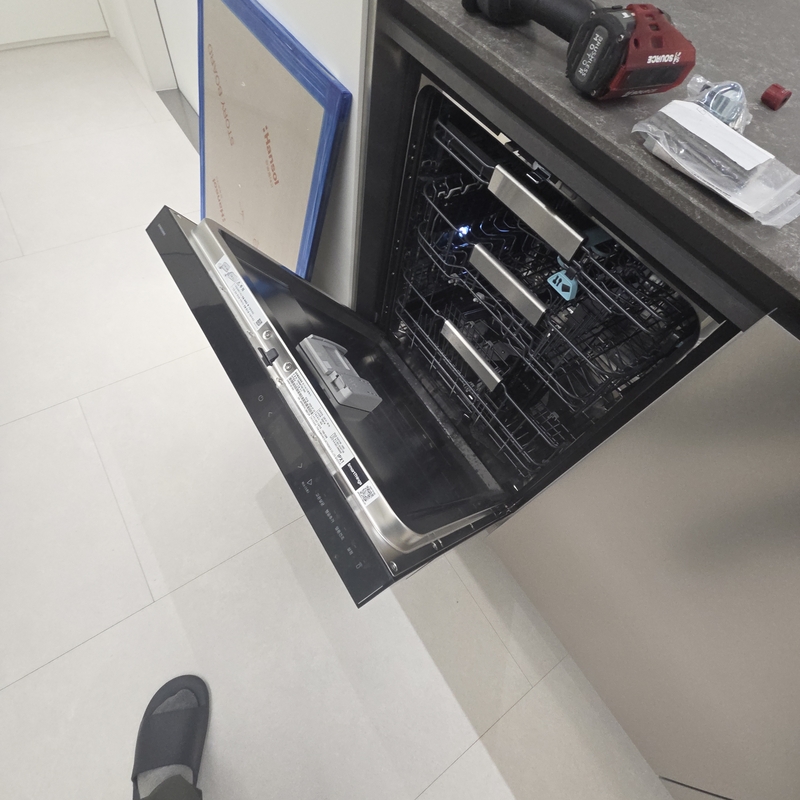 마포 아파트 빌트인 식기세척기 원목 도어패널 설치 — 현장 사진 3