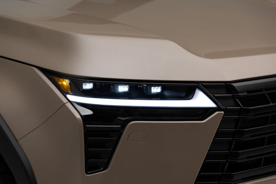 얌전한 차인 줄 알았는데… 각진 차체에 V6 터보 품은 렉서스 GX 550