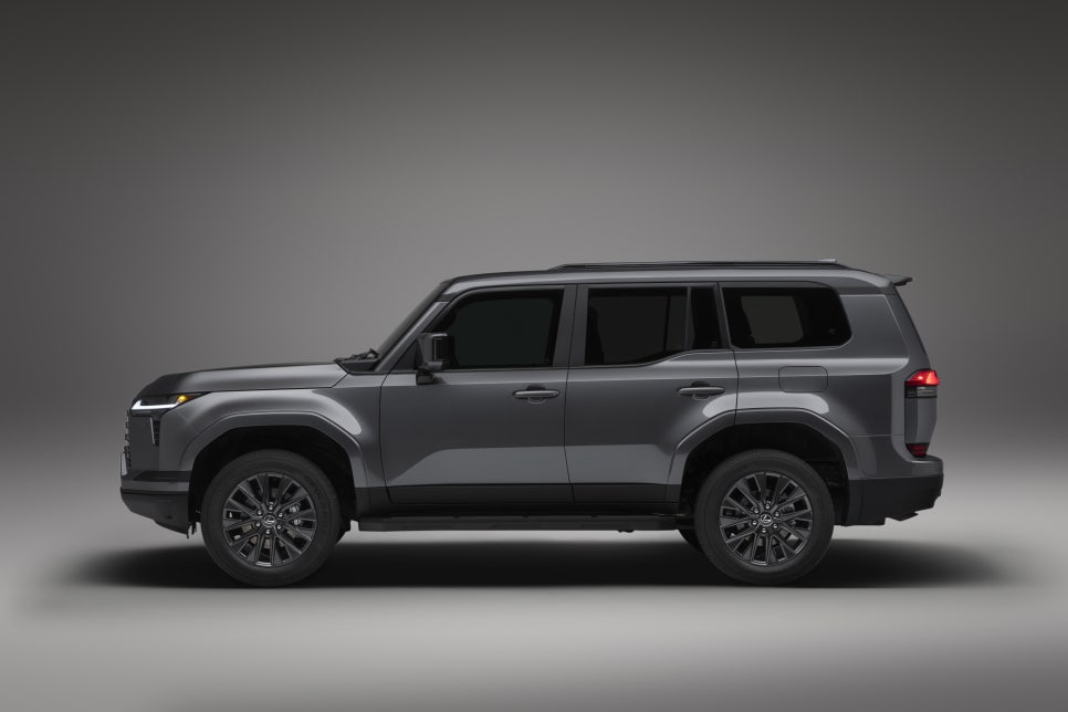 얌전한 차인 줄 알았는데… 각진 차체에 V6 터보 품은 렉서스 GX 550