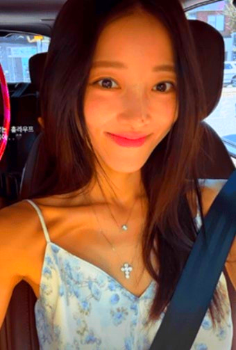 25살에 18살 연상과 결혼 세 아이 아빠였던 톱스타와 부부가 된 그녀|왜 불편한 반응이 나왔나?