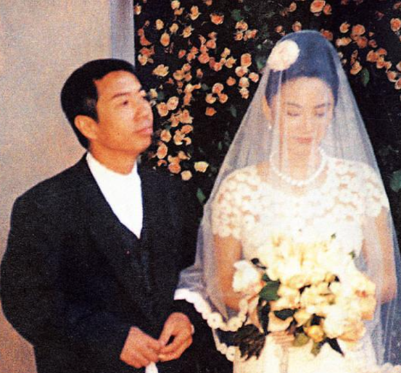 1800억 저택의 주인공? 아들 문제로 이혼설까지 돌았던 여배우의 현재|‘동방불패’ 어디가 걸렸나?