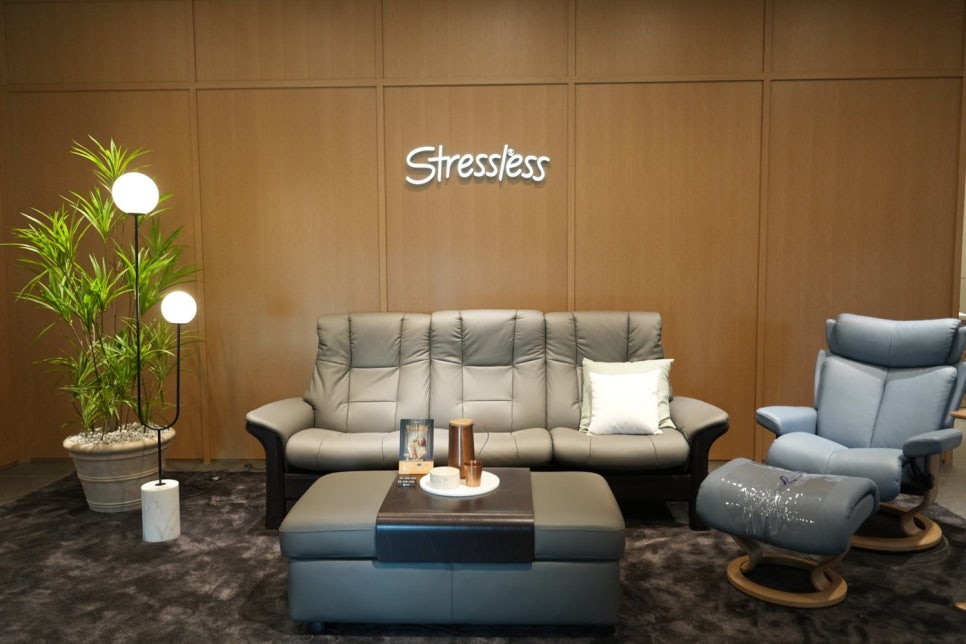 스트레스리스 연신내점 프리미엄 리클라이너와 천연가죽소파 둘러보기