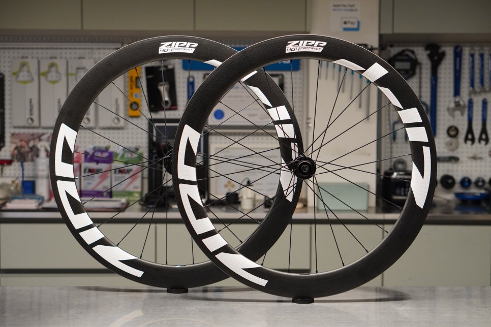 ZIPP 404 FIRECREST 화이트 데칼 입고｜에어로 퍼포먼스와 특별한 감성을 더하다.[비스포크서울,bispokeseoul ...