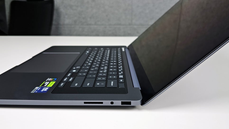 갤럭시북6 울트라 NT960UJH-X94A, 16인치 고성능 노트북이 필요한 작업