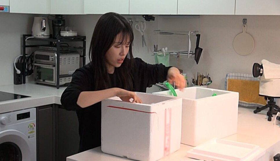 화려한 아이돌 시절은 어디로,카드론 택배 상하차까지 생활고 고백에 충격|‘민새롬의 오픈스튜디오’ 무슨 맥락?