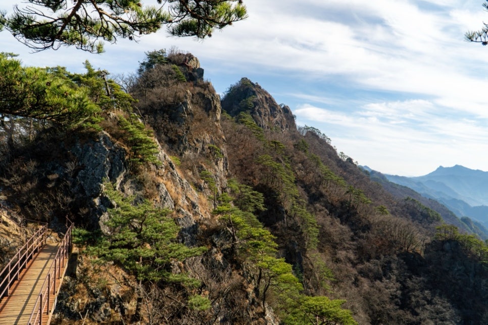Wooden deck stairs fixed along a rocky ridge in Woraksan National Park