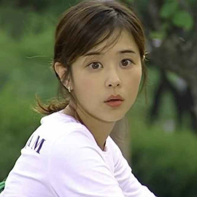 두 사람의 근황의 배경은 무엇일까?