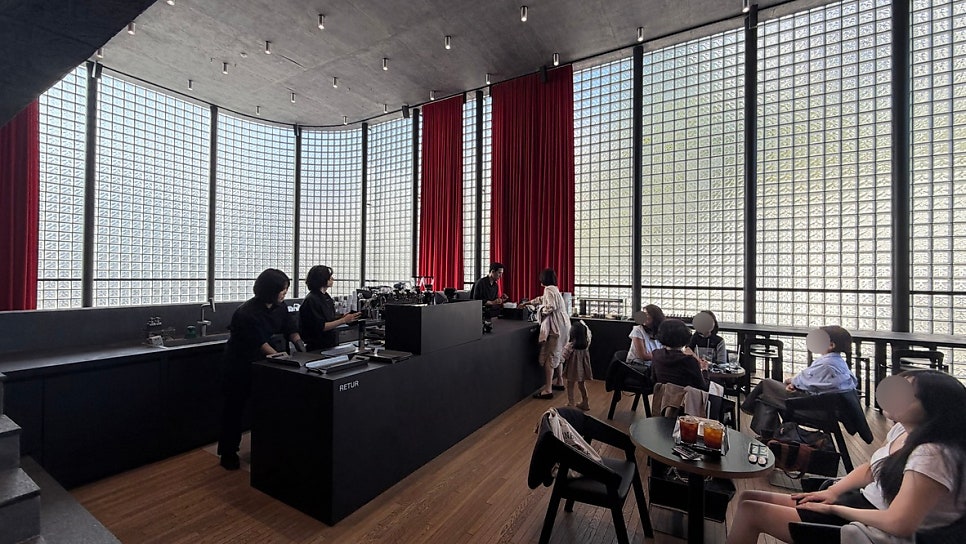 CAFÉ DE WOOYOUNGMI · KAIROS DESIGN