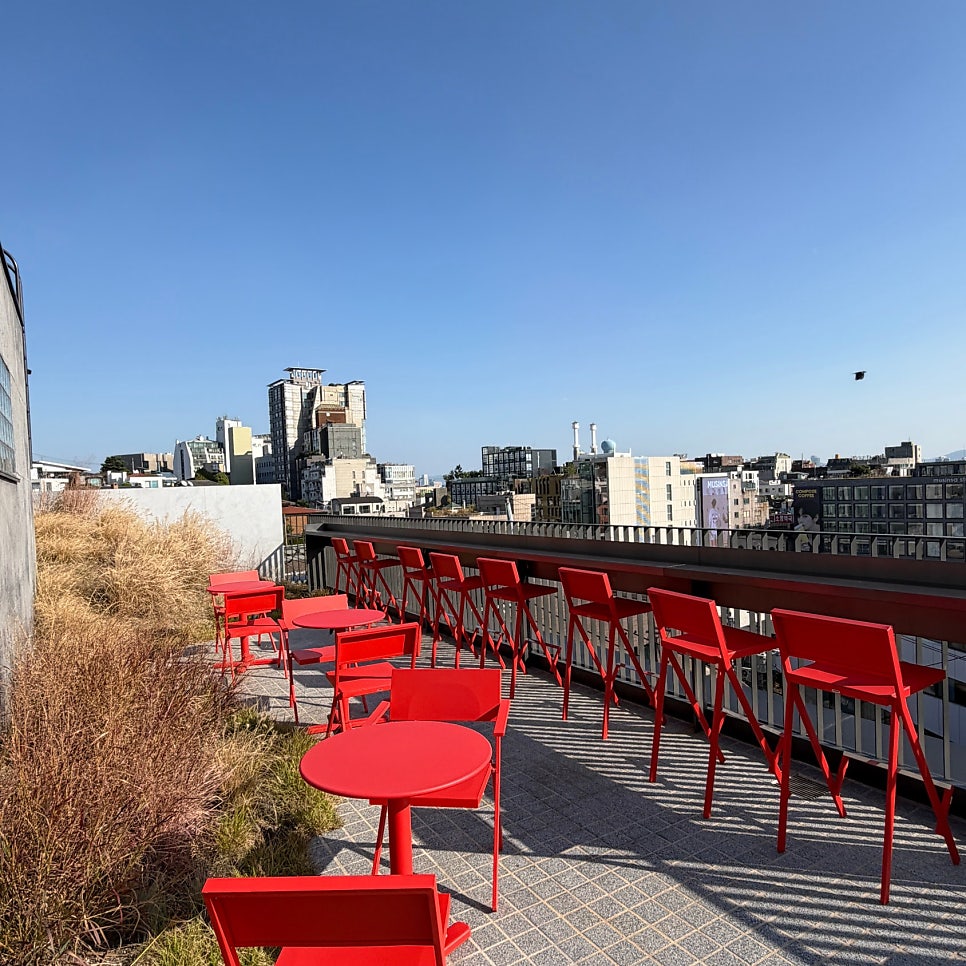 CAFÉ DE WOOYOUNGMI · KAIROS DESIGN