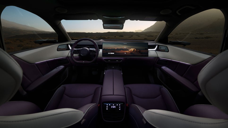 화면이 조수석까지 이어진다? 26인치 품은 전기 SUV 마쓰다 CX-6e