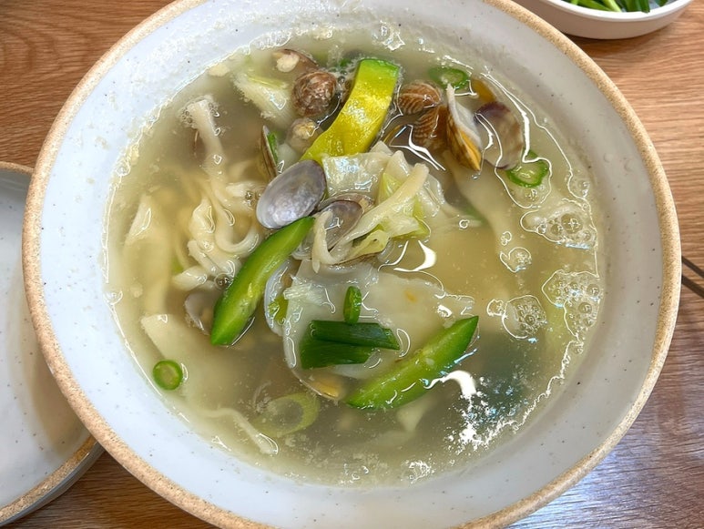 고향엄마손 생바지락칼국수 연신내점 사진 6