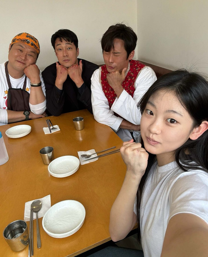 인기 드라마 찍고 바로 알바한다고? 타코야키 굽는 여배우의 뜻밖의 근황|그 말에 담긴 맥락은?