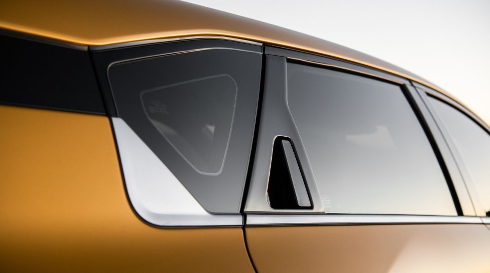 SUV 대신 해치백? 뒷좌석 접으면 달라지는 기아 K4 해치백의 공간