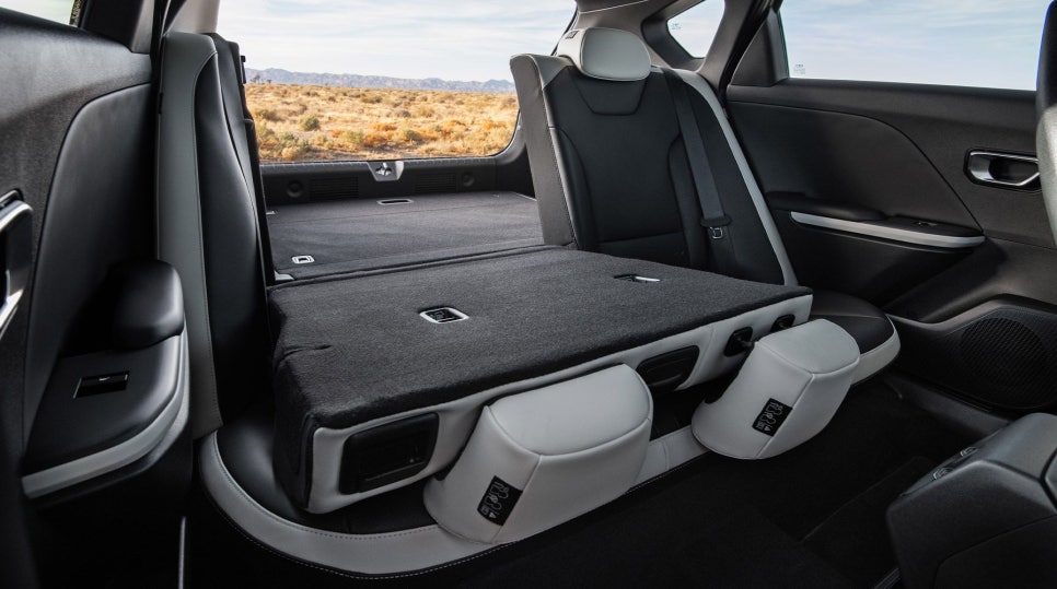 SUV 대신 해치백? 뒷좌석 접으면 달라지는 기아 K4 해치백의 공간