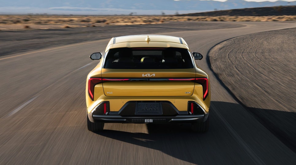 SUV 대신 해치백? 뒷좌석 접으면 달라지는 기아 K4 해치백의 공간