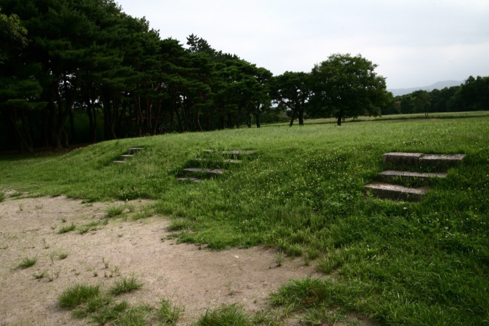 The broad grassy mound of Wolseong, the site of the Silla royal palace in Gyeongju