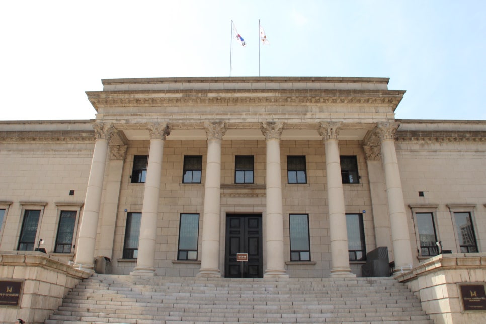 The colonnaded front of MMCA Deoksugung, the west wing of Seokjojeon