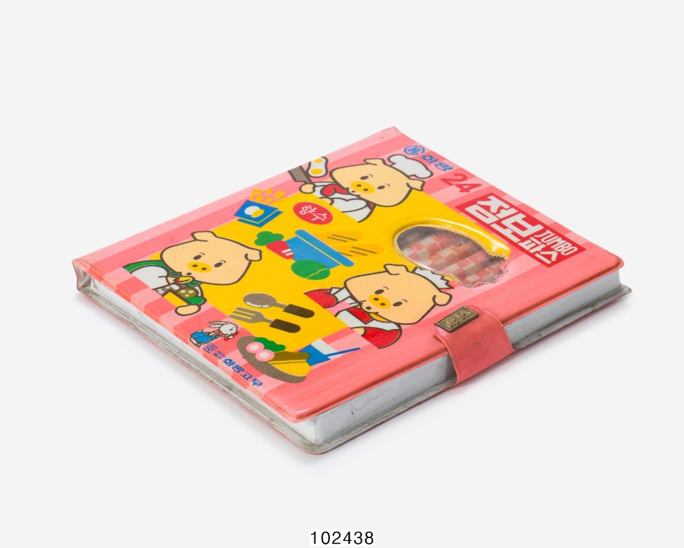 화랑고무 크레파스 상자와 색색의 크레파스