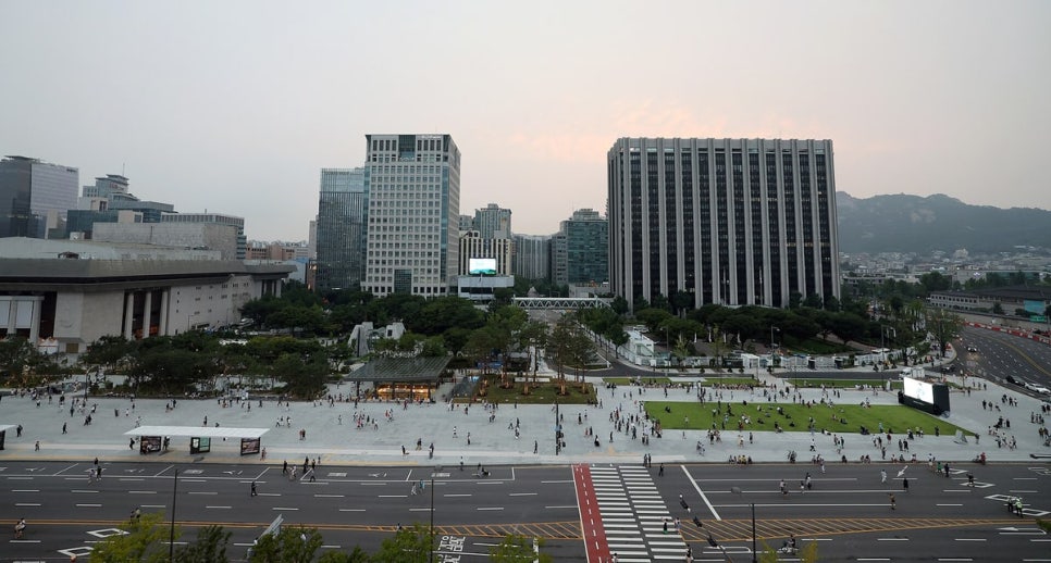 풀코스 출발지로 바뀐 서울 광화문광장 · 사진: Republic of Korea, CC BY-SA 2.0, Wikimedia Commons 원본