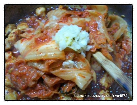 고기 품은 김치찜 이미지