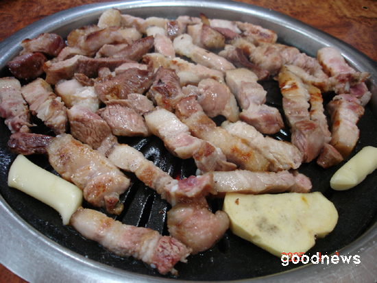 꿀꿀이통돼지왕소금구이 이미지